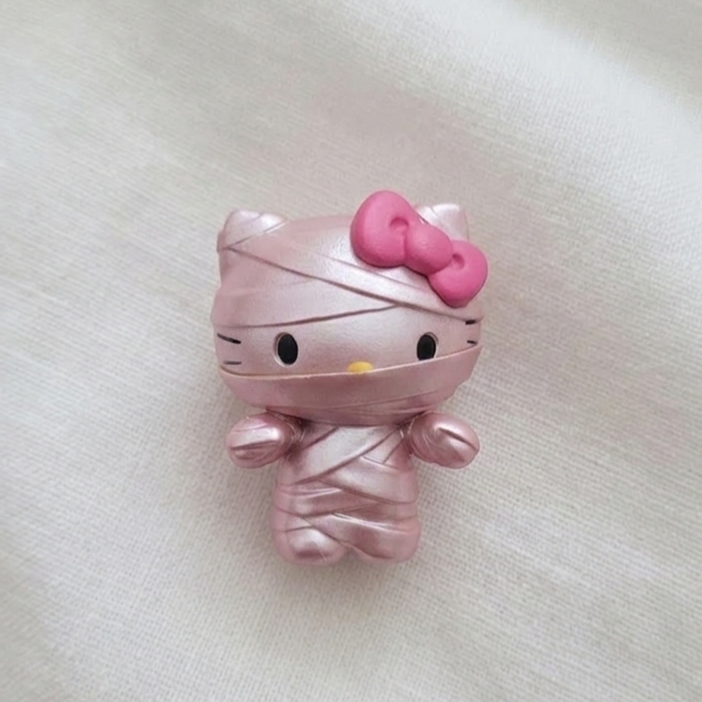 Hello Kitty Metallic Light Pink Mummy Figure with Bright Pink Bow